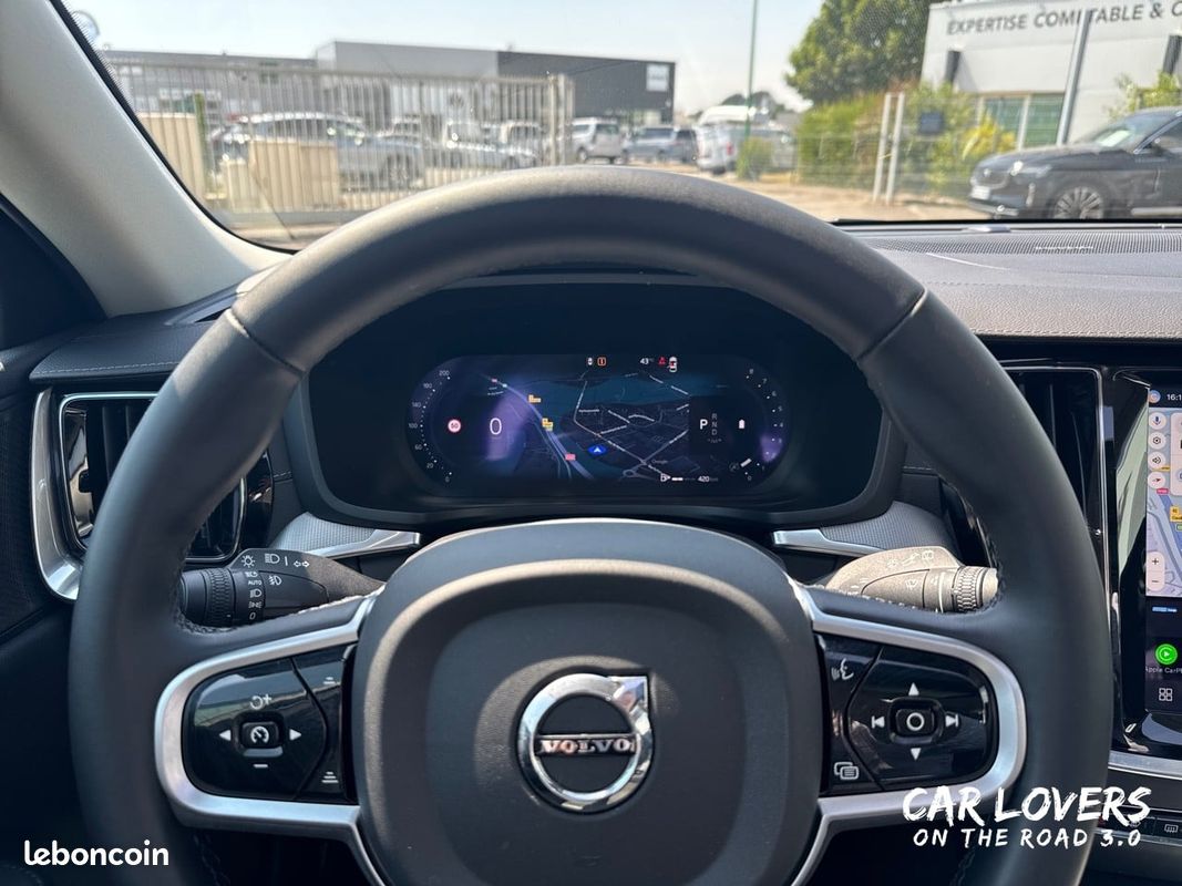 VOLVO V60 Micro hybride essence B4 197 ch DCT7 Ultra Style Dark (image 12)