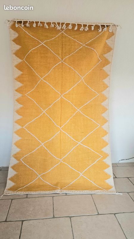 Magnifique pièce unique Tapis Zanafi Kilim jaune orangé motif ethnique dans la trame (image 4)