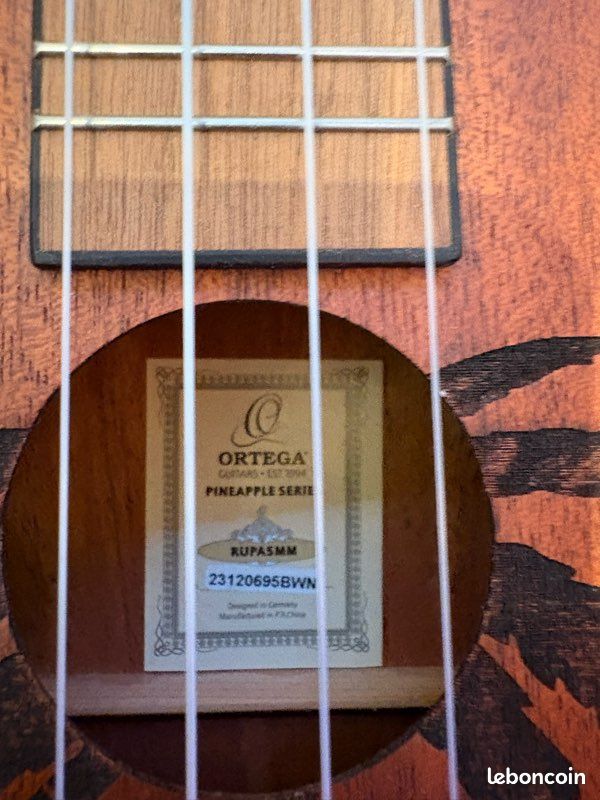 Ukulele (image 3)