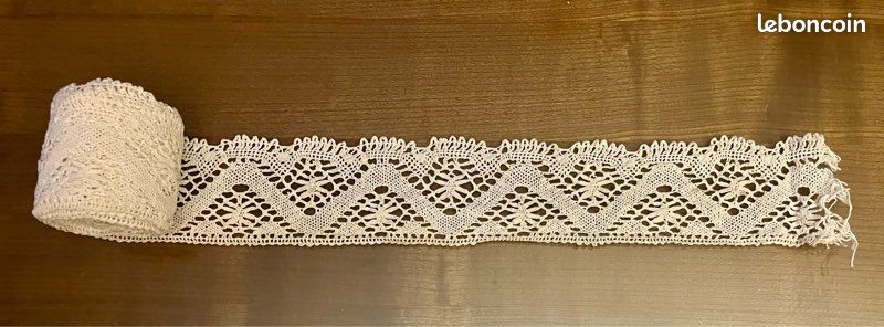 Dentelle ancienne, écrue, en très bon état (image 1)