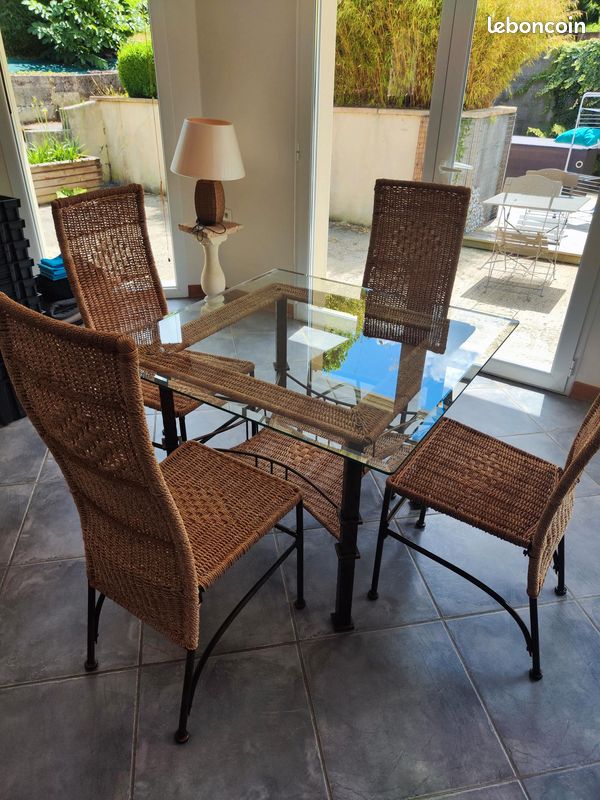 Table (image 3)