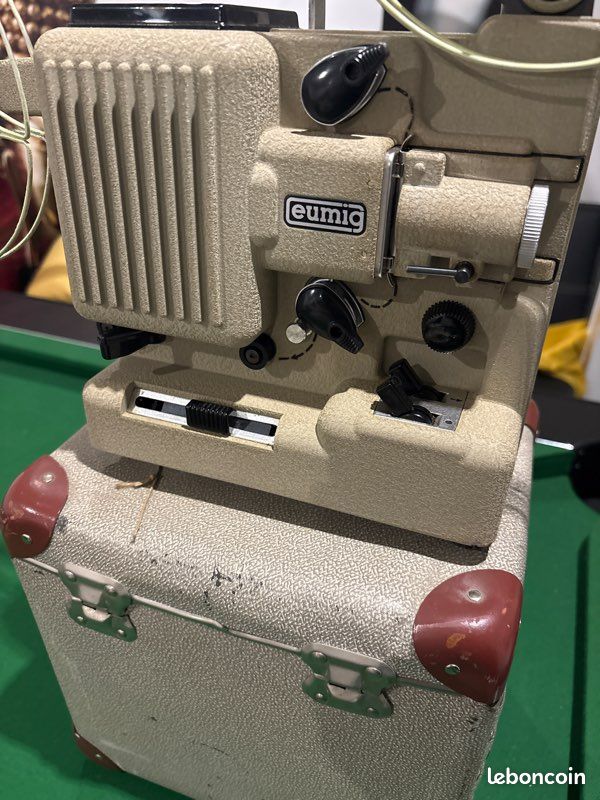 Proyectores de cine - C24 Ancien projecteur EUMIG P8 WIEN