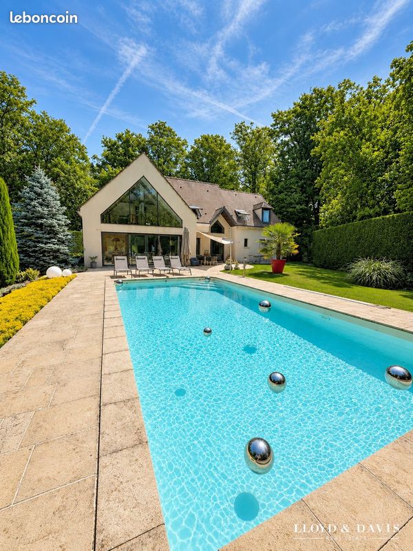 Maison 7 pièces 255 m² · à Chantilly · 255 m² · 1 090 000 €