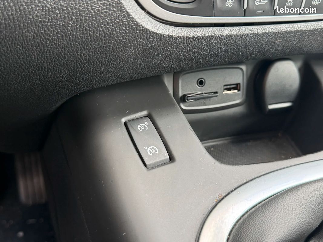Renault SCENIC III 1.5 DCI 110 Edition Bose (image 26)