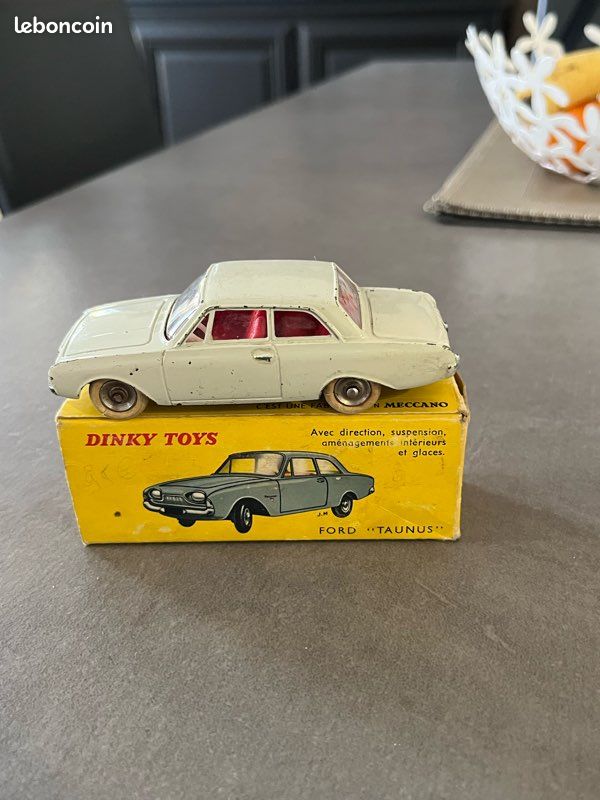 DINKY TOYS Ford Taunus 1962 - Miniature 1/43 Zamak - Occasion - Collection