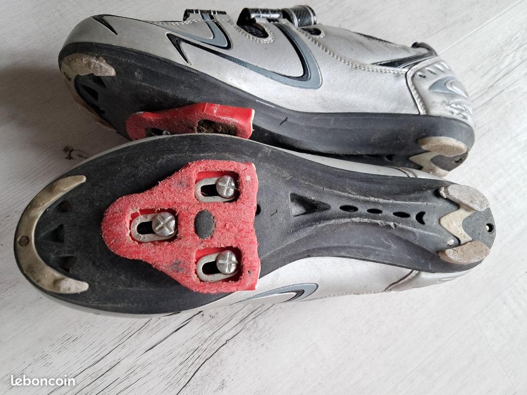 Chaussures vélo homme marque Ges pointure 44 avec cale .grise et velcro bon état (image 4)