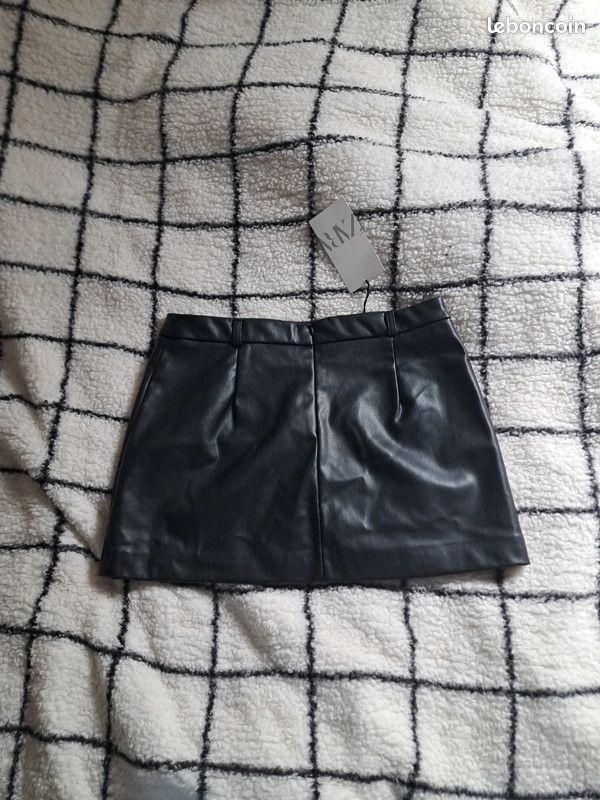 Mini-jupe En Cuir Zara Taille L - Occasion En Très Bon état, Noir, Style Court Et Tendance