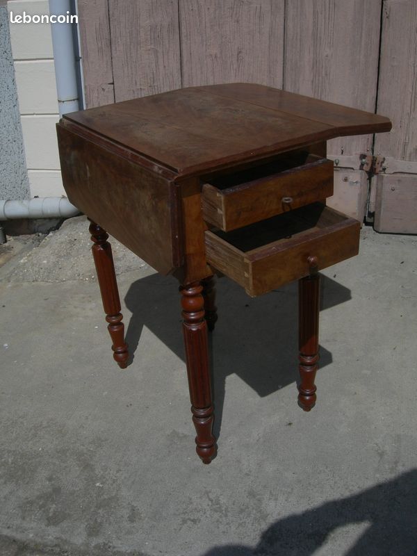 Petite table de chevet très particulière (image 2)