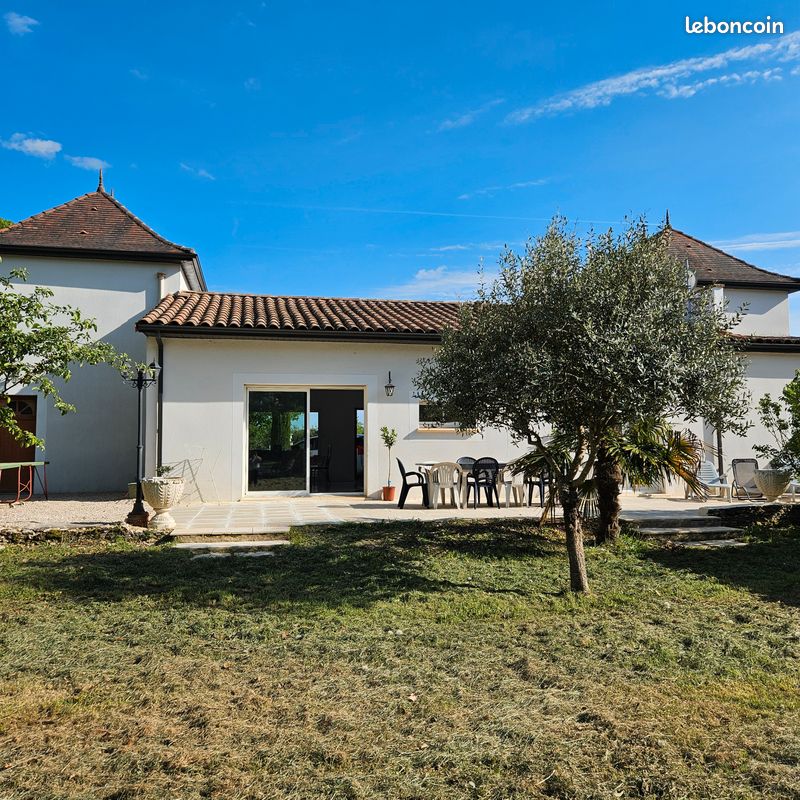 La bâtisse aux 2 tours . Maison de vacances (image 2)