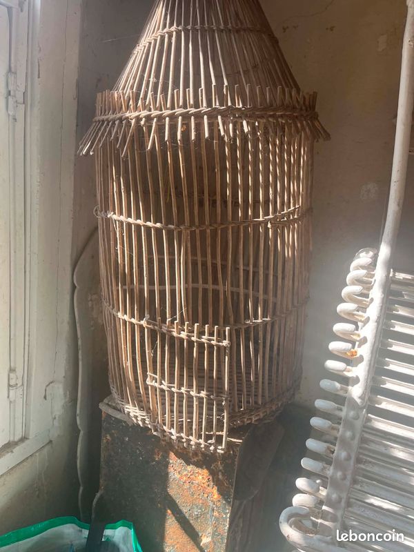Ancienne cage à oiseaux en rotin (image 1)