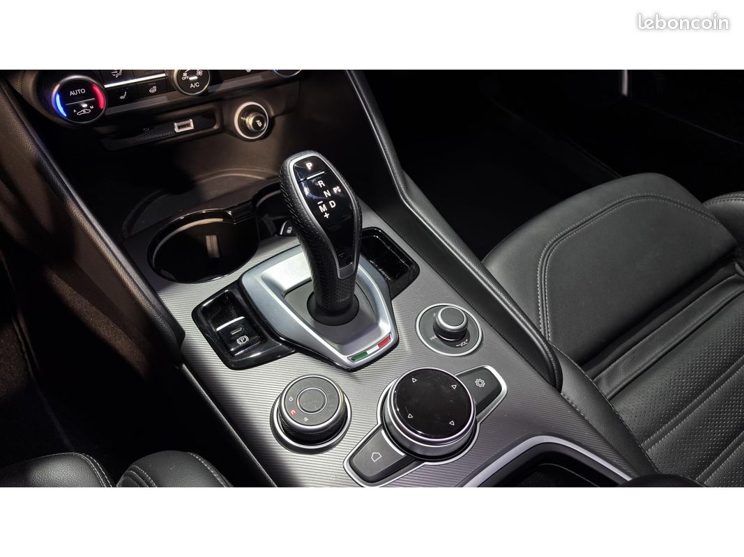 ALFA ROMEO GIULIA 2.2 D 190ch BVA - Gris Lunaire - 1ère Main (image 18)