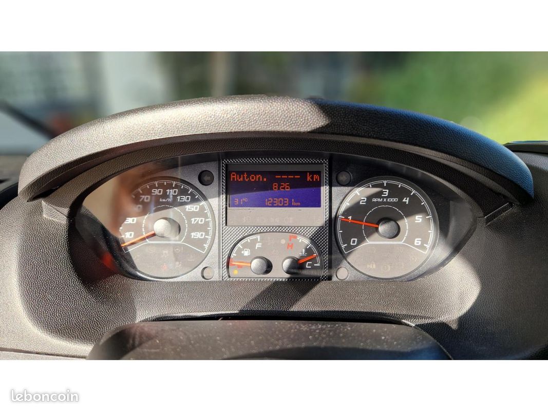 PEUGEOT BOXER Premium 333 L3H2 2.2 BlueHDi S&S - 140 (image 42)