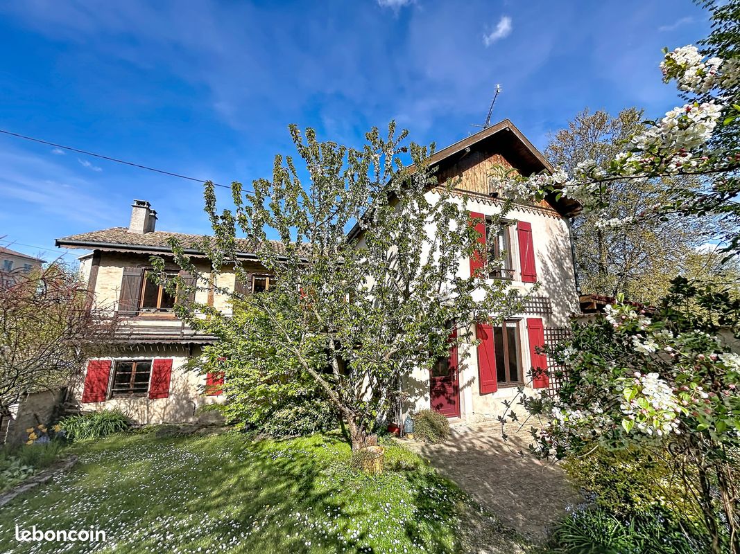 Maison 8 pièces 182 m² · à Commercy · 182 m² · 175 000 €