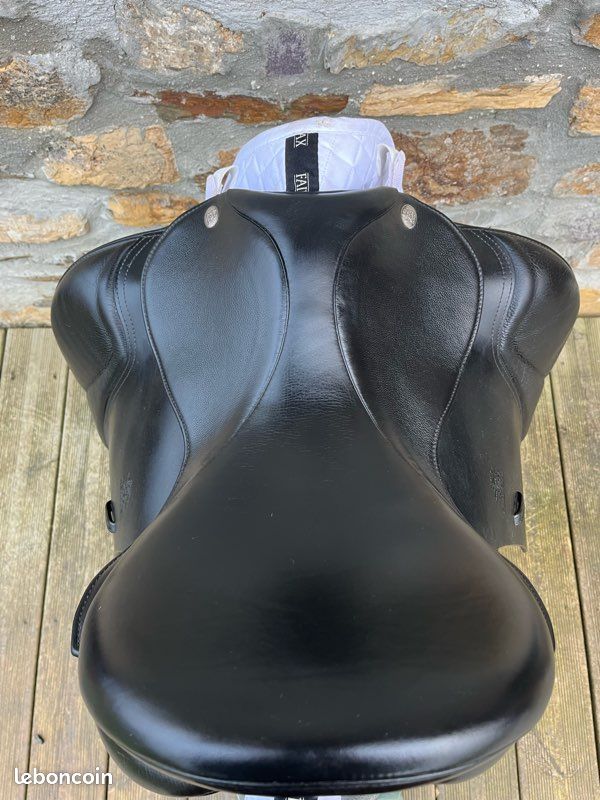 Selle De Dressage Anglais 17 Pouces - Cuir De Vache Super Doux, Neuve, Pour Cheval