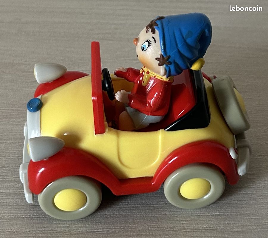 Voiture en bois et sa figurine Oui Oui
