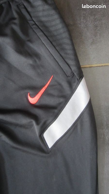 Pantalon jogging nike dri-fit noir club de foot de liverpool