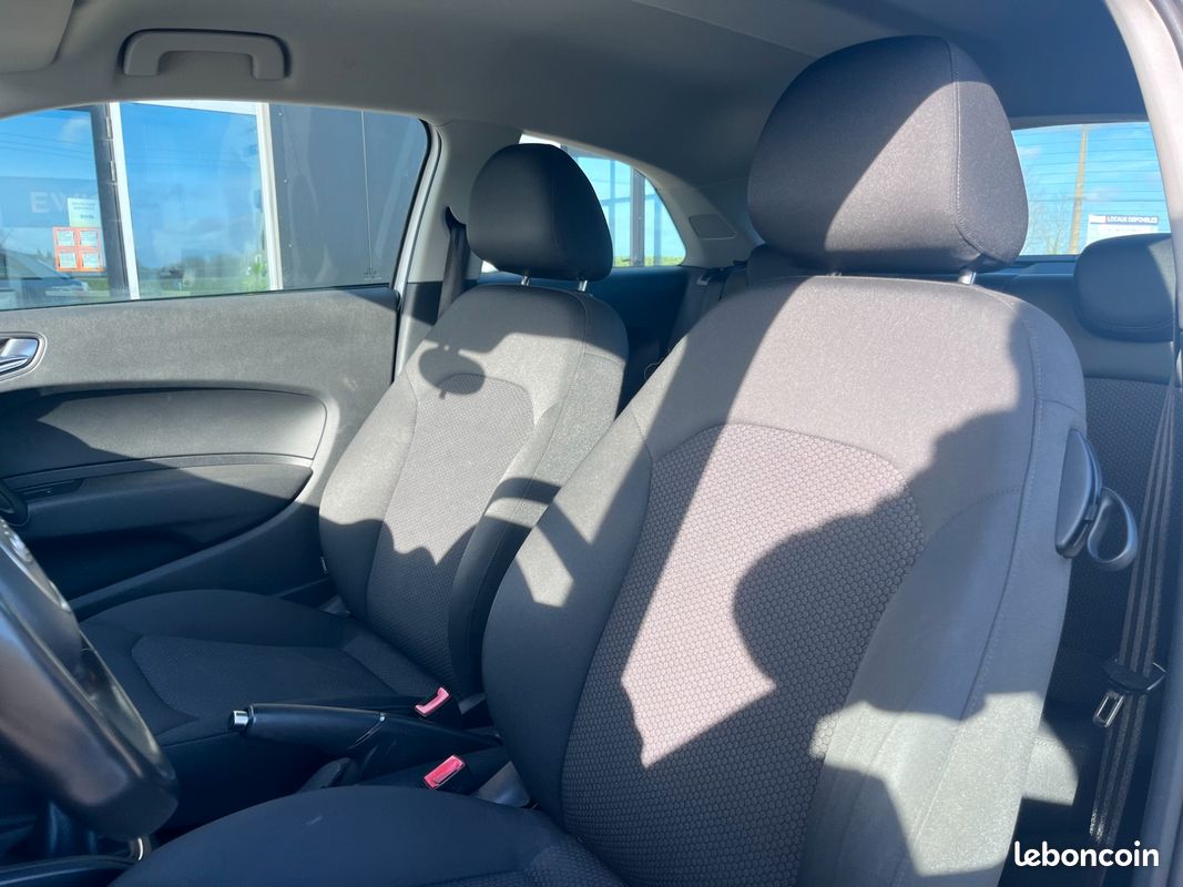 Audi a1 1.6 tdi 90 ch ambiente (image 5)