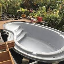 Recherche / achete petite piscine coque a bon prix , faire offre (image 1)