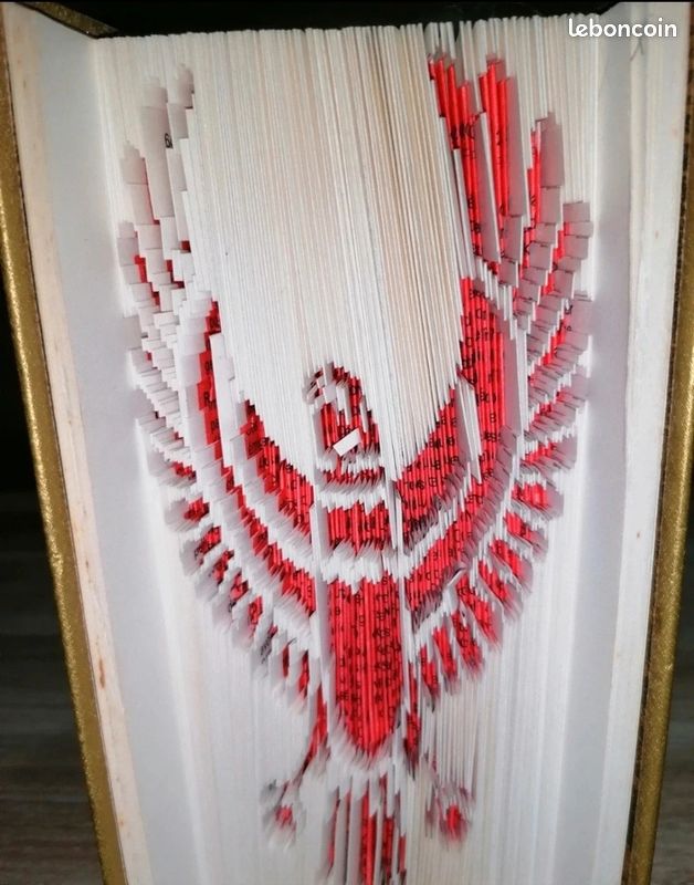 Livre découpé aigle (image 2)
