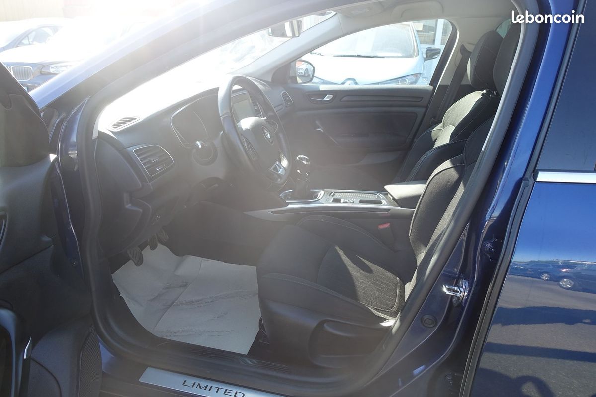 Renault MEGANE IV 1.2 TCE 100CH ENERGY LIMITED (image 10)
