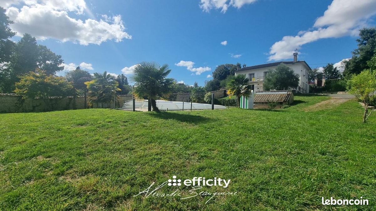 Maison 6 pièces 184 m² · à Chef-Boutonne · 184 m² · 274 000 €