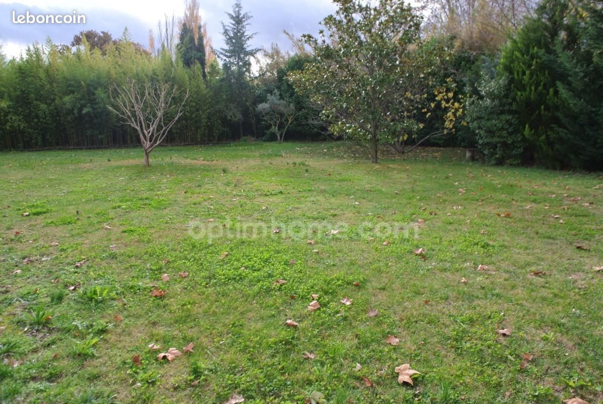Terrain 830 m² Saint Remy De Provence · à Saint-Rémy-de-Provence · 399 000 €