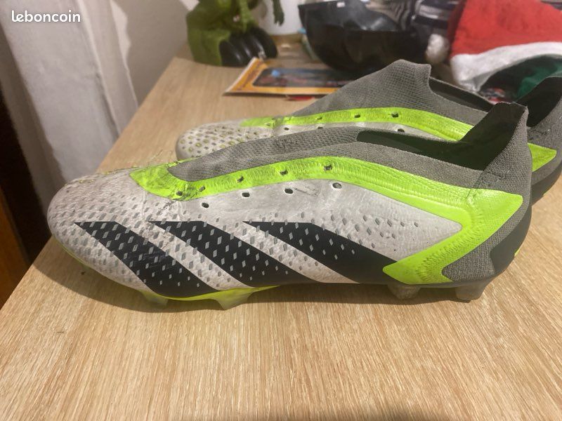 Crampons Firm Ground terrain pelouse naturelle adidas predator