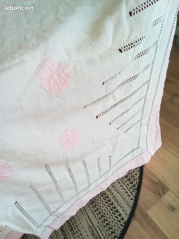 Drap ancien monogrammé et ajouré (image 1)