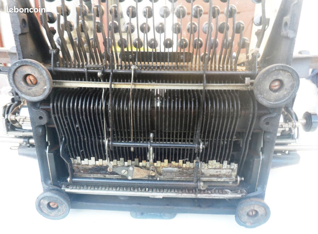 Machine à écrire UNDERWOOD Standard made in USA N° de série 19-7097812 des AN 30/40 - Typewriter UNDERWOOD Standard made in USA Serial Number 19-7097812 1930s/1940s (image 14)