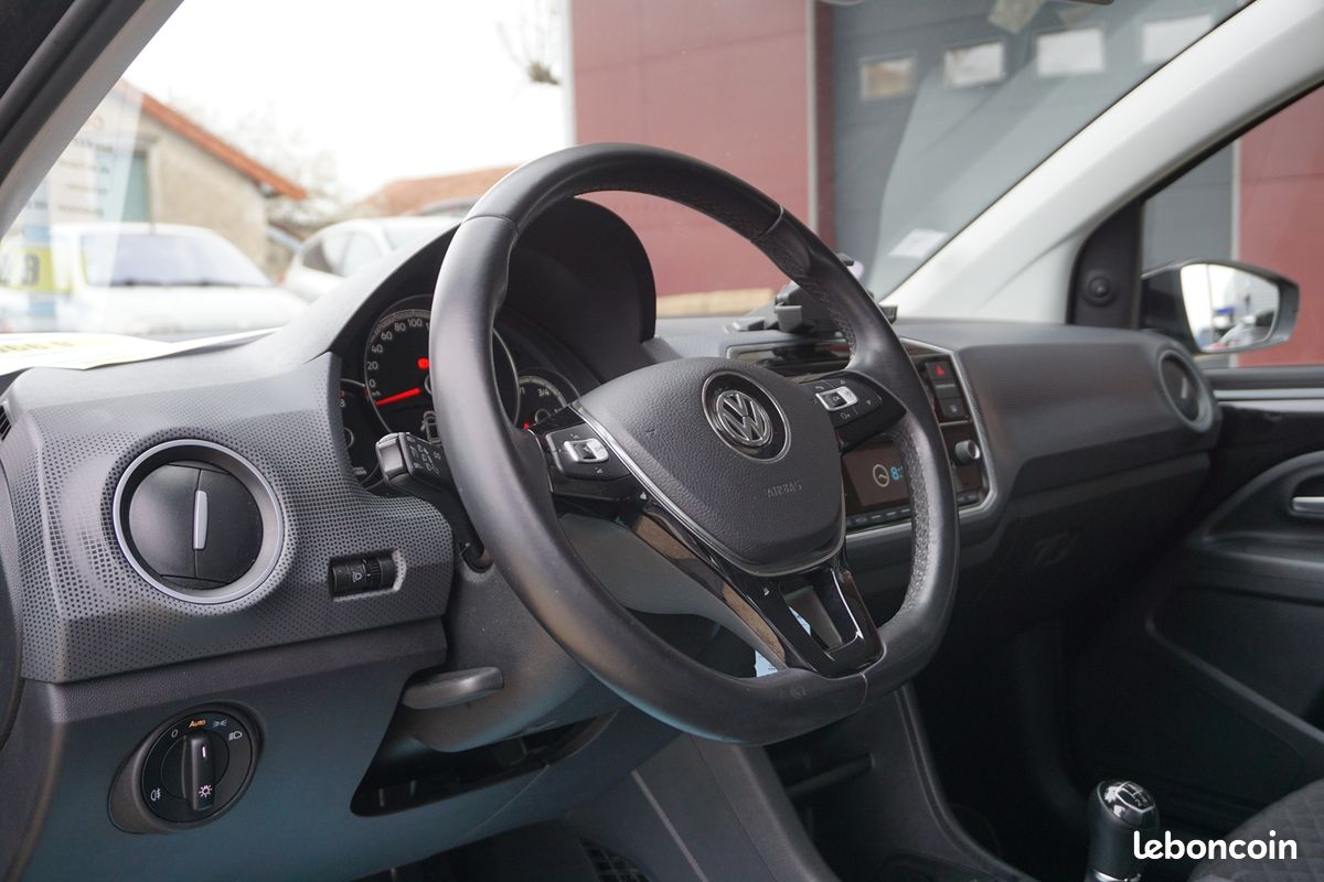 Volkswagen UP 1.0 75CH BLUEMOTION TECHNOLOGY UP CONNECT 5P EURO6D-T (image 14)