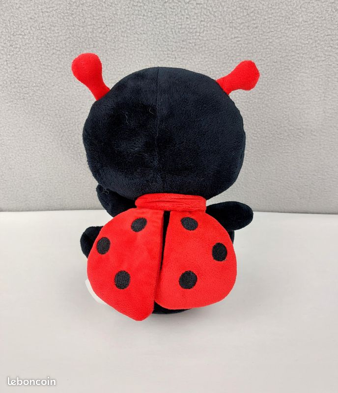 Doudou peluche coccinelle FUN TOYS gros yeux bleus coeur 25 cm