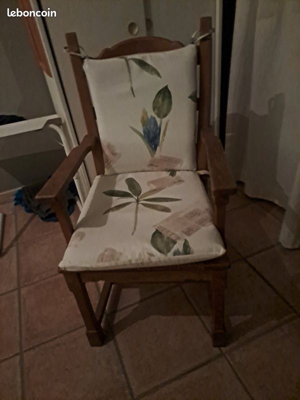 Deux fauteuils (image 1)