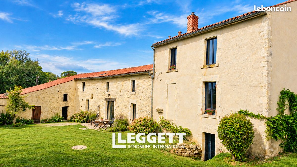 Maison 7 pièces 228 m² · à Saint-Martin-Lars-en-Sainte-Hermine · 228 m² · 349 900 €