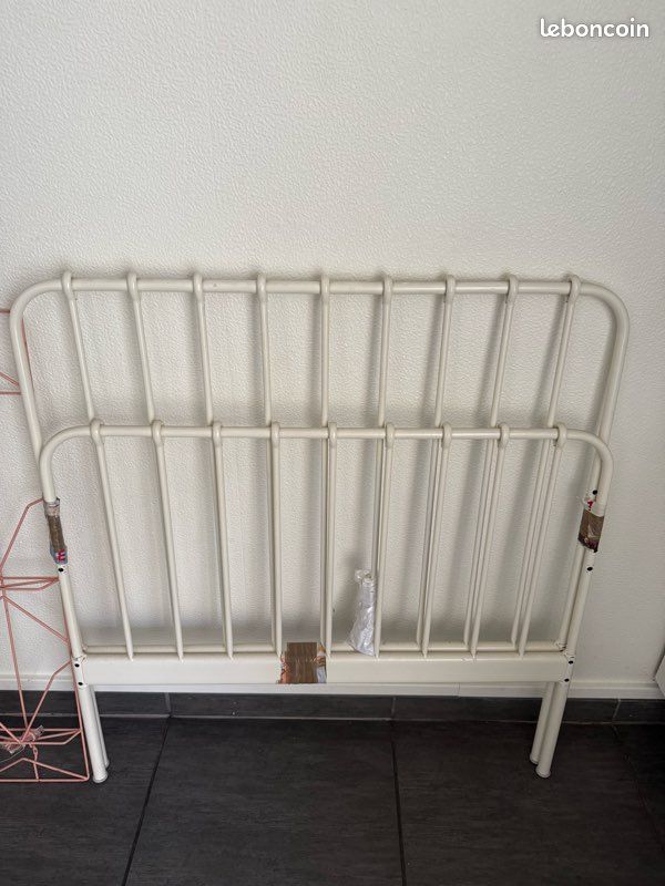 Lit IKEA forge +matelas adapté (image 2)
