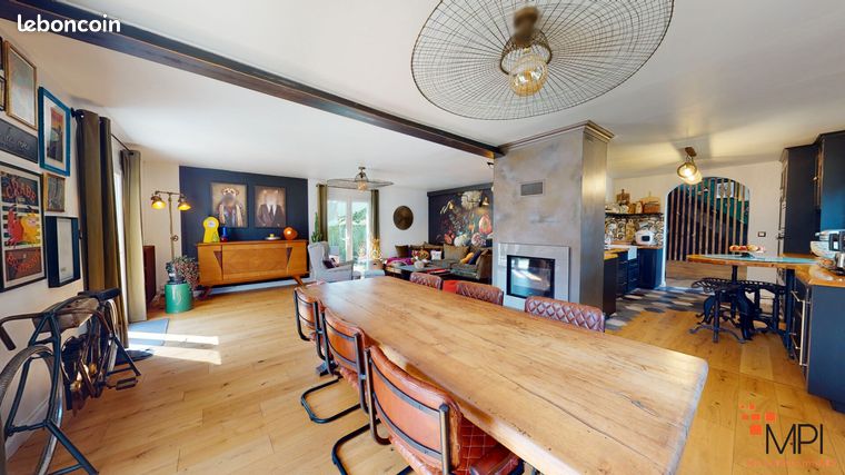 Maison 8 pièces 210 m²