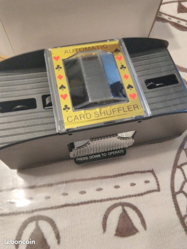 Automatic Card shuffler (image 1)