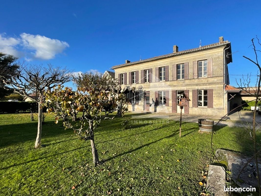 Maison 6 pièces 240 m² · à Bourg · 240 m² · 429 000 €