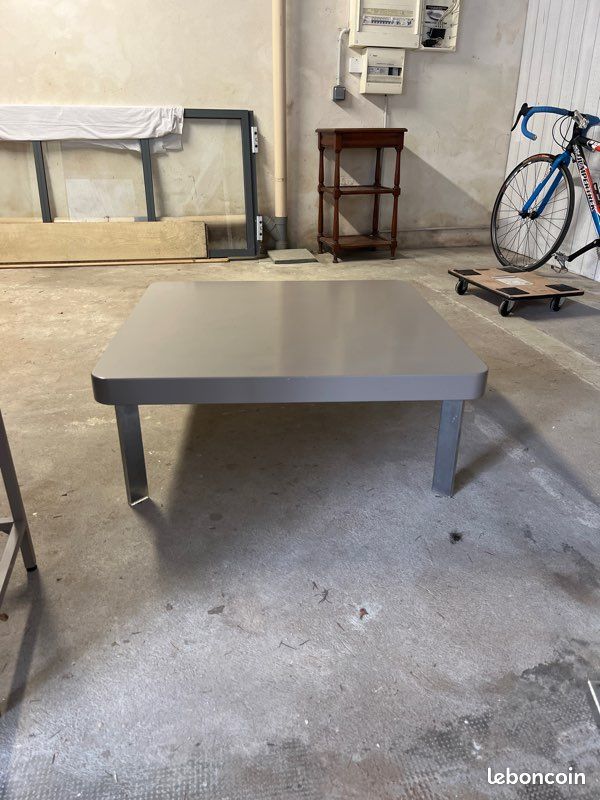 Table basse design résine laquée (image 5)