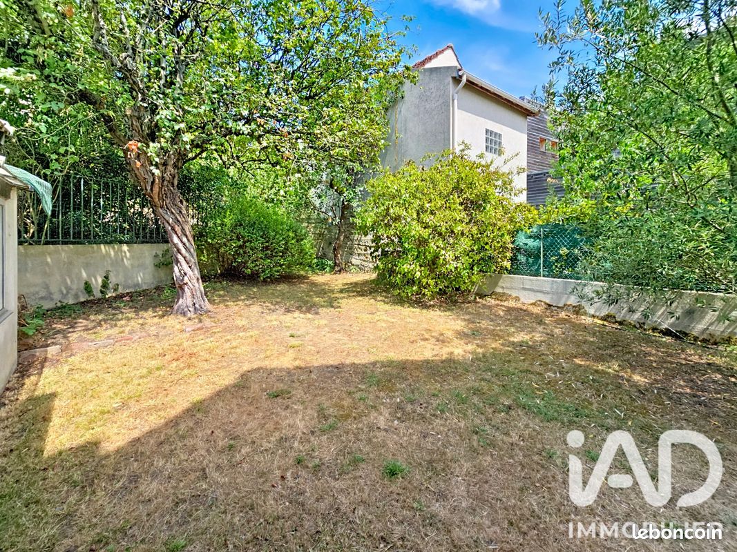 Maison 9 pièces 170 m² · à Suresnes · 170 m² · 1 090 000 €