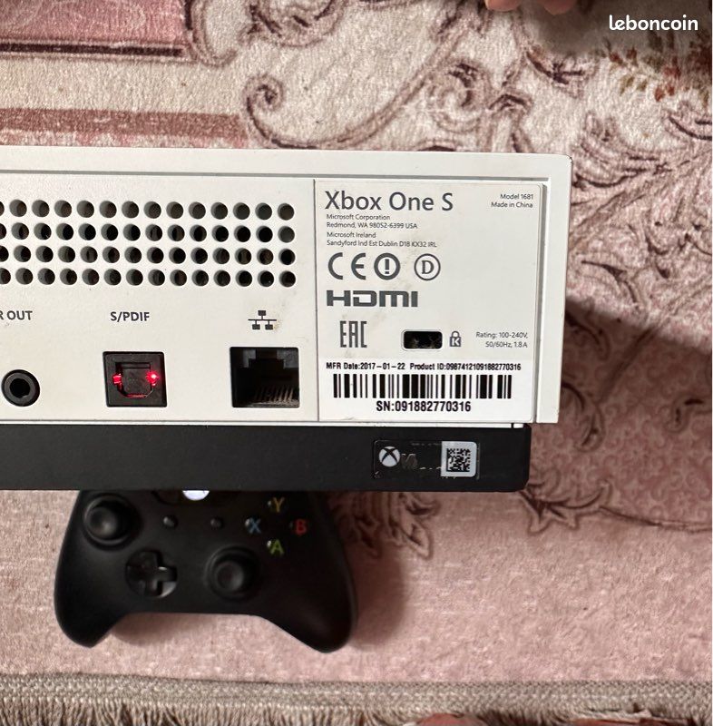Xbox One S (image 6)