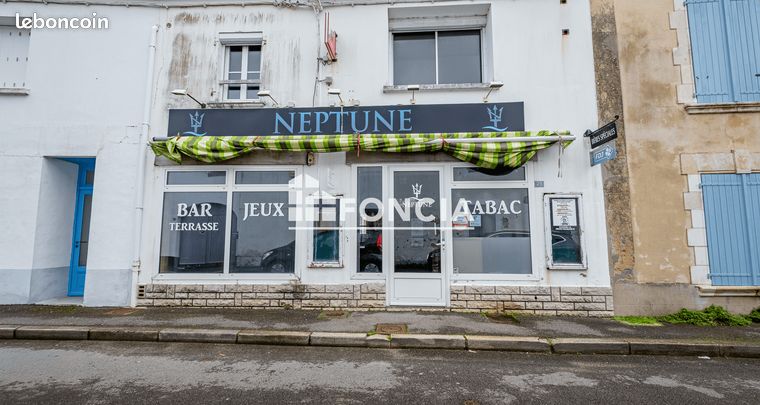 ILE DE NOIRMOUTIER - Centre-ville à l'entrée de la rue Piétonne de Noirmoutier