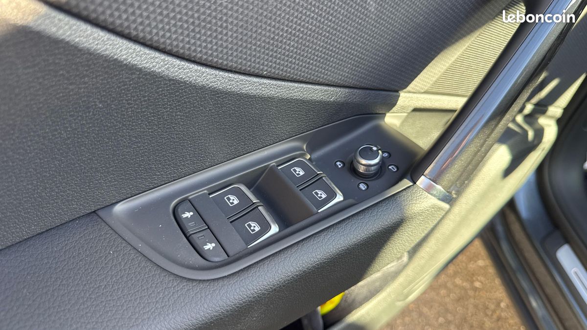 AUDI Q2 35 TFSI 150 S tronic 7 S line (image 24)