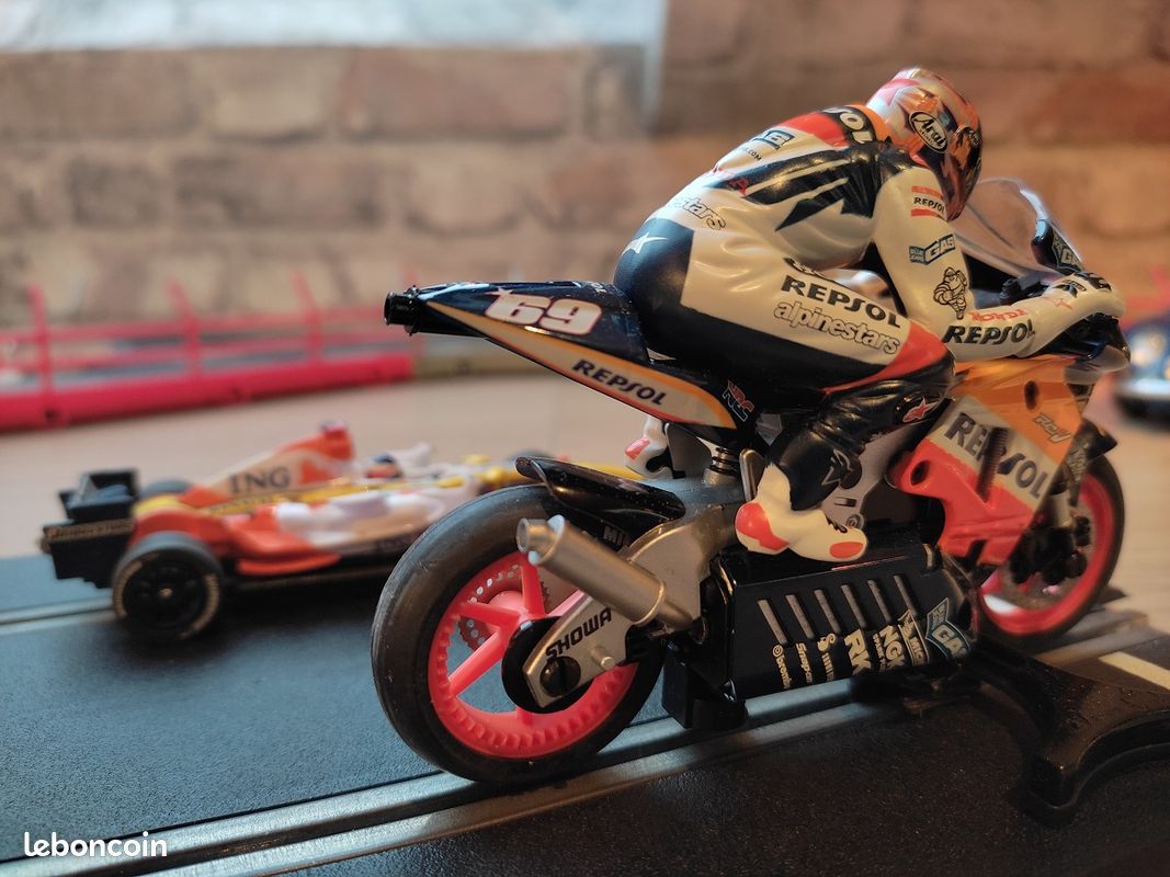 MOTO SCALEXTRIC HONDA REPSOL 69 - Nicky Hayden - Jeux & Jouets