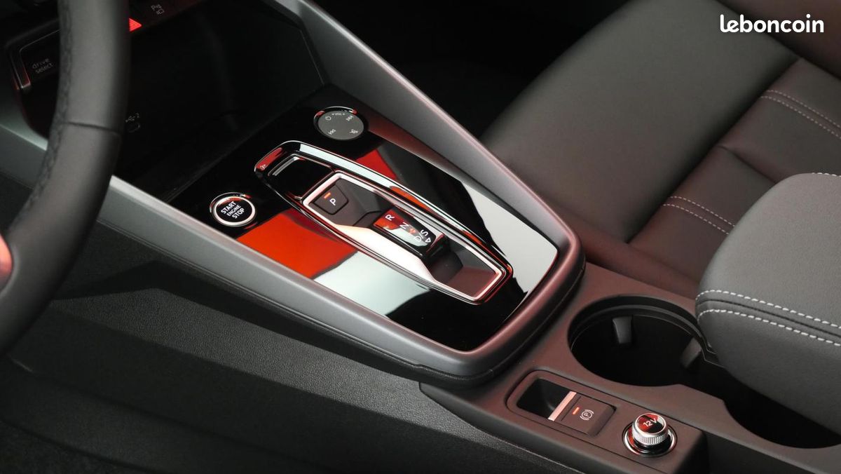 Audi A3 ALLSTREET TFSI e Hybride rechargeable 204 S tronic 6 Avus (image 24)