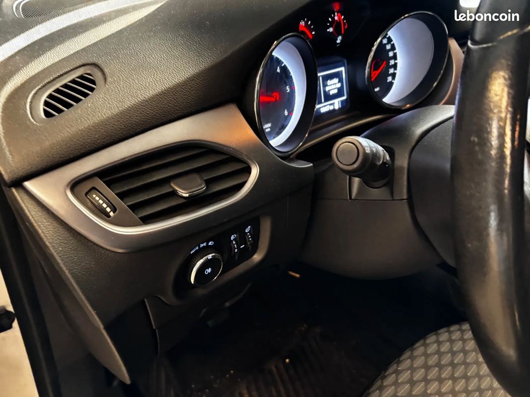 OPEL Astra 1.6 D 110ch Business Connect - 2017- CarPlay - Suivi complet (image 10)