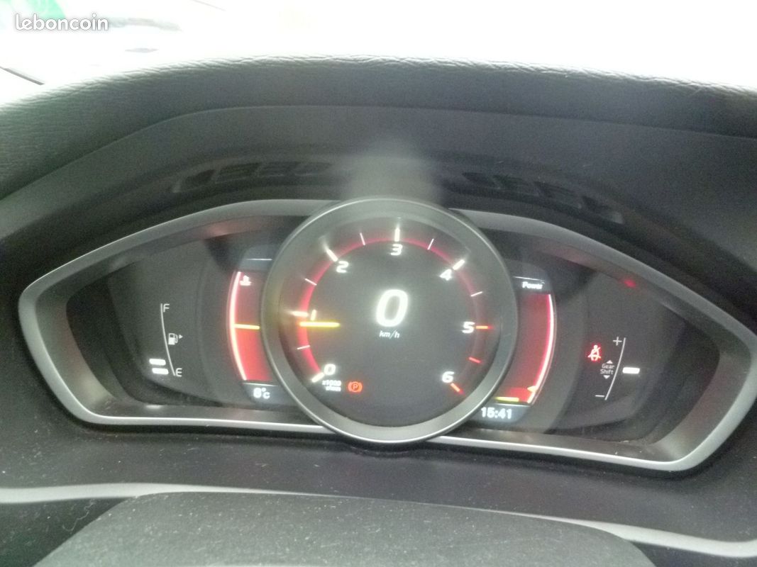 Volvo V40 1.6 D2 115CH MOMENTUM BUSINESS BV6 (image 11)