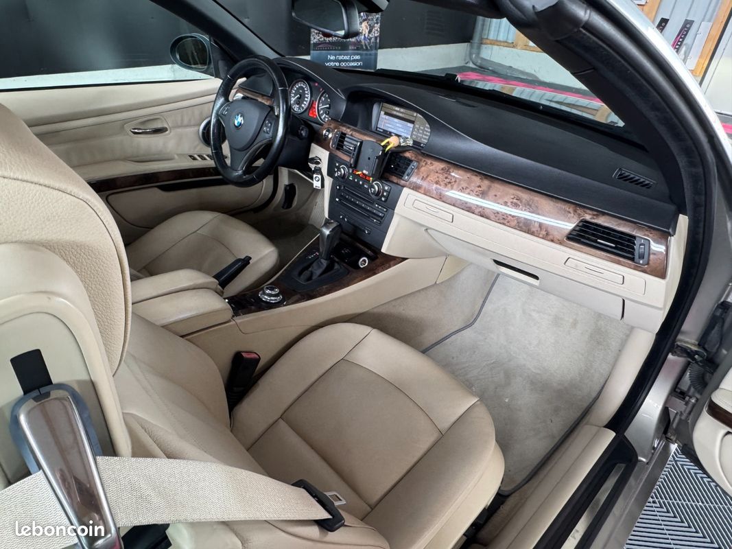 BMW SERIE 3 CAB E93 330i Luxe A (image 45)
