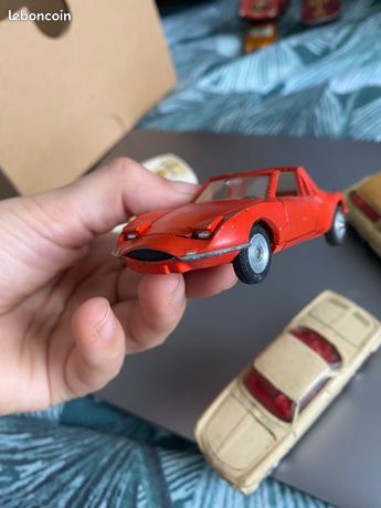 DINKY TOYS - MASERATI 22A (manque 1 pneu et parebrise cassé