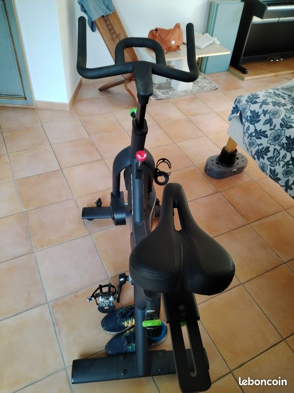 Vends A saisir vélo d'appartement haut de gamme (image 3)
