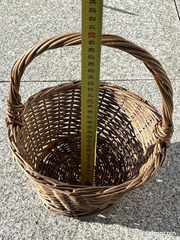 Ancien panier de cueillette en rotin osier tressé